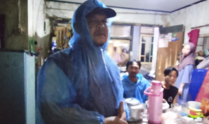 Jaro Midun, Sukabumi Mubarokah, Kita Hadir untuk Saling Menguatkan, Pelukan Hangat, di Guyuran Hujan