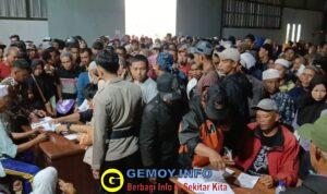 Ribuan Penerima BLT Kesra dari Kecamatan Waluran dan Jampangkulon Padati Gudang Bulog Sukabumi