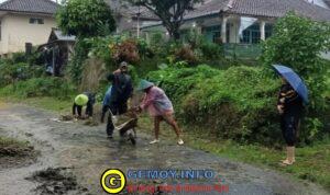 Hujan Tak Surutkan Semangat: Gotong Royong Warga Jampangkulon di Hari Bakti Desa Nasional
