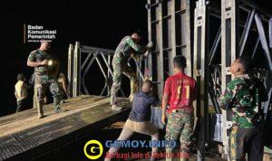 Cara TNI Membangun Jembatan di Wilayah Bencana Aceh