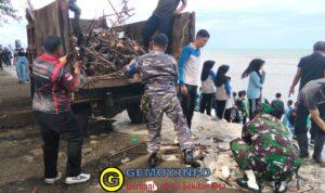 Posal Manna Bersinergi Dengan Pemda dan Warga, Bersihkan Pantai Pasar Bawah Menuju Asri