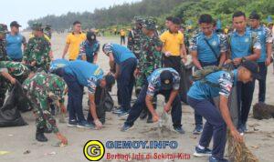 Lanal Bengkulu Berpartisipasi Dalam Karya Bakti Pembersihan Pantai Panjang Kota Bengkulu