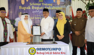 Bupati Sukabumi H. Asep Japar Ajak Warga Makmurkan Masjid Al-Walidain