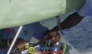 Antusiasme Anak-Anak Papua Sambut Kapal Pengantar MBG di Pesisir Danau Sentani